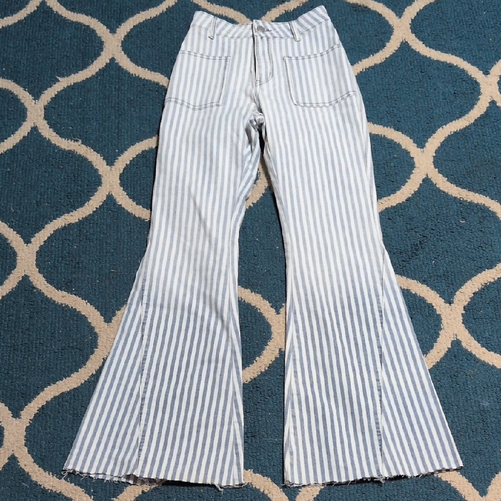 Pink Lily Blue and White Patterned Pants